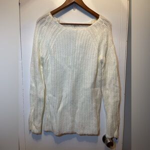 Nwt Cozy & Warm White Women’s Knit Sweater. Size M.